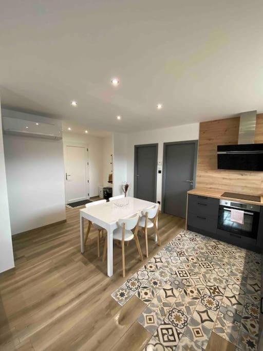 Appartement Climatise Charmes  Esterno foto