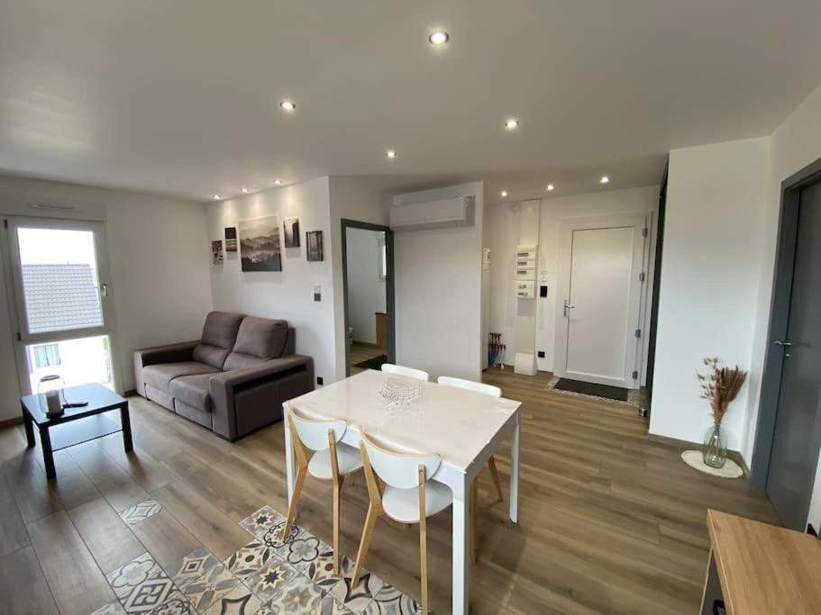Appartement Climatise Charmes  Esterno foto